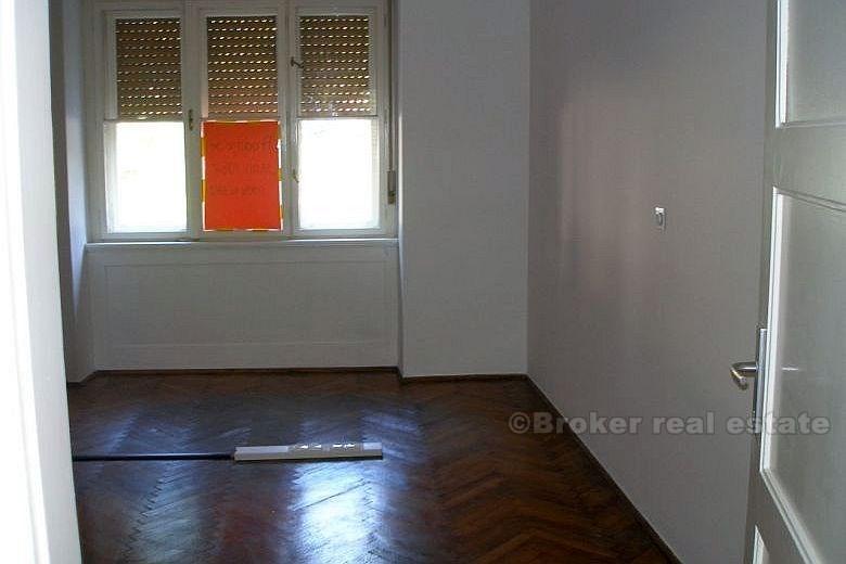 Split - Apartment of 105 m2 on ground floor