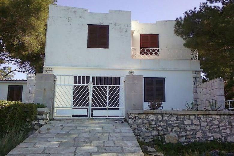 Island of Brac - House with land by the sea