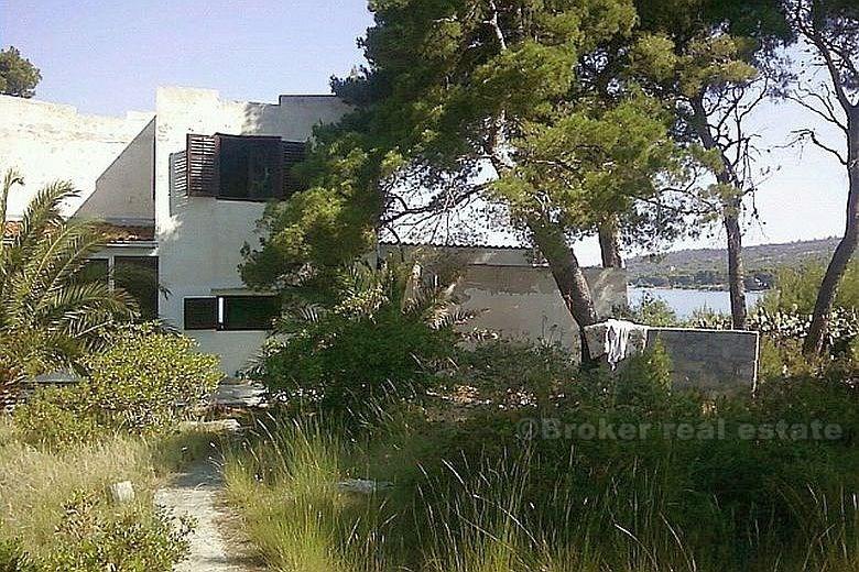Island of Brac - House with land by the sea