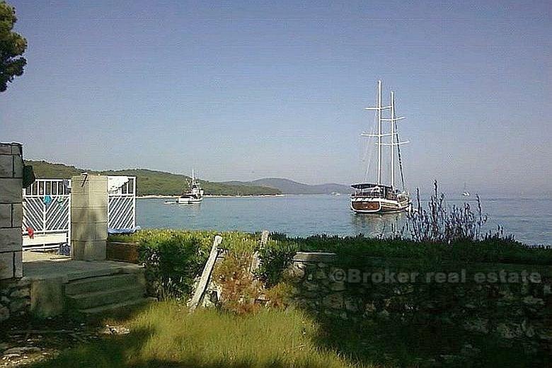 Island of Brac - House with land by the sea