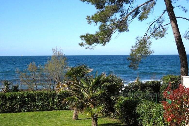 Umag - Haus von 110 m2, 5 Meter vom Meer entfernt