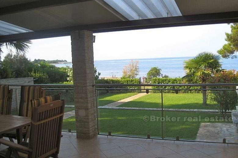 Umag - Haus von 110 m2, 5 Meter vom Meer entfernt