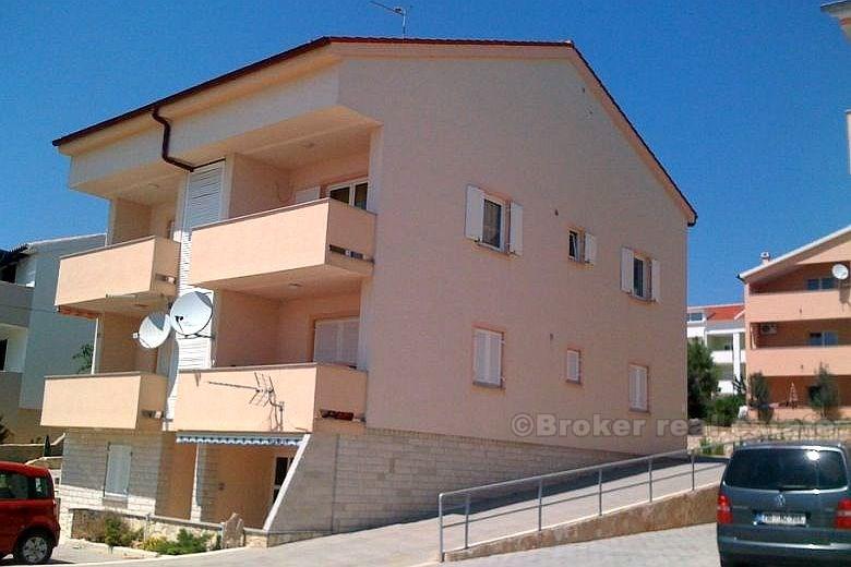 Ostrov Pag - Apartmán se 3 ložnicemi a výhledem na moře