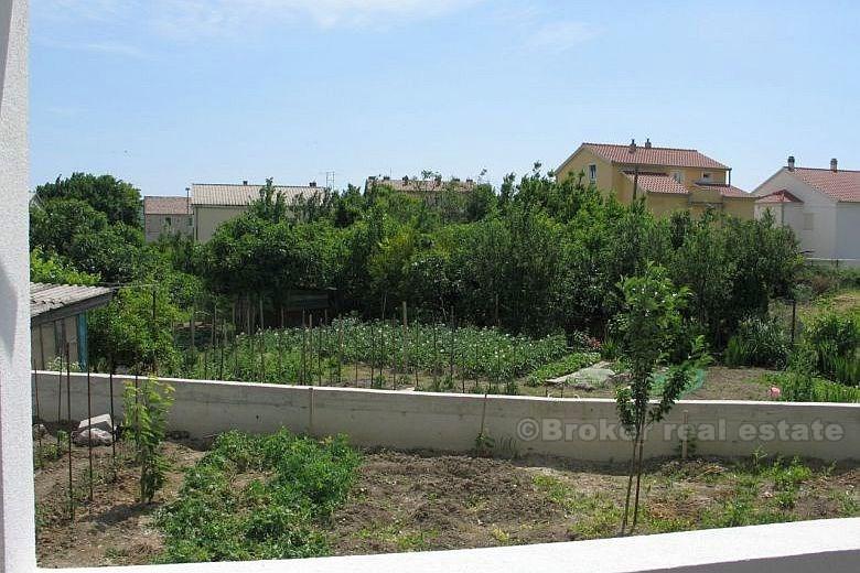 Kastela - Apartment im Erdgeschoss mit 100 m2 und 200 m2 Garten