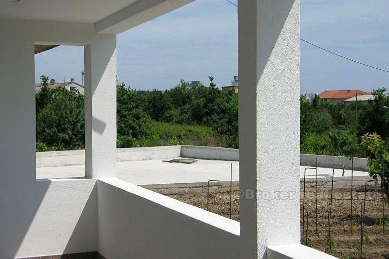Kastela - Apartment im Erdgeschoss mit 100 m2 und 200 m2 Garten