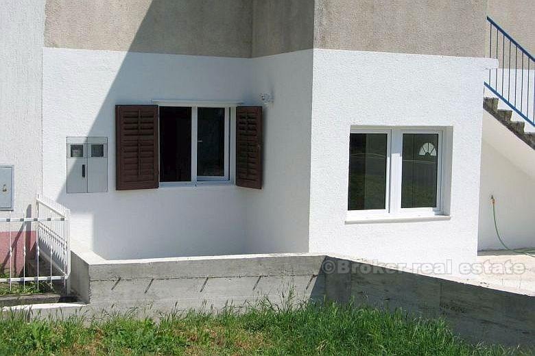 Kastela - Apartment im Erdgeschoss mit 100 m2 und 200 m2 Garten