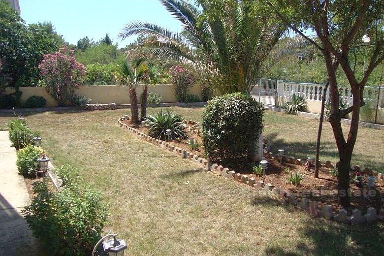 Nær Zadar - Villa på 3 etasjer hver CCA 230 m2 med land 1200 m2