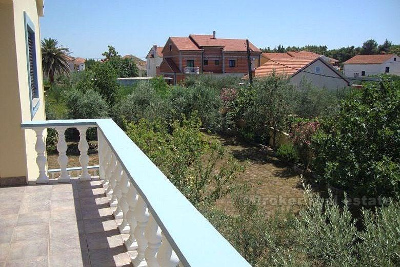 W pobliżu Zadar - Willa na 3 piętrach każdy ok. 230 m2 z działką 1200 m2
