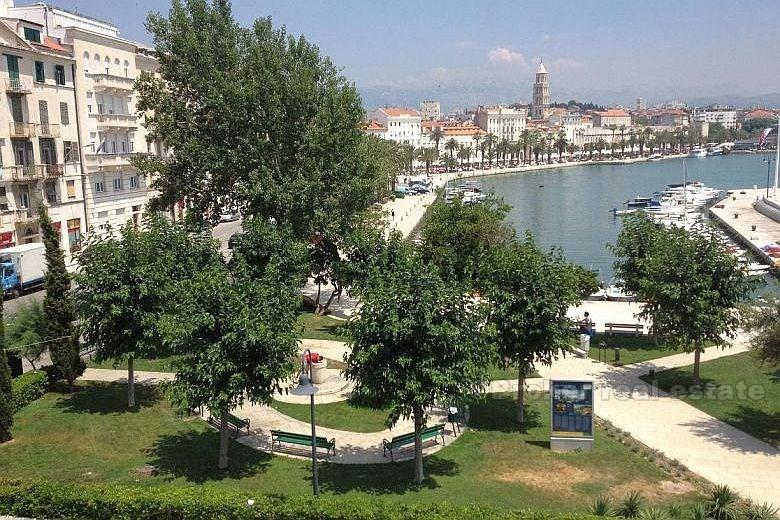 Centrum Splitu - Luxusní zrekonstruovaný byt o 84 m2