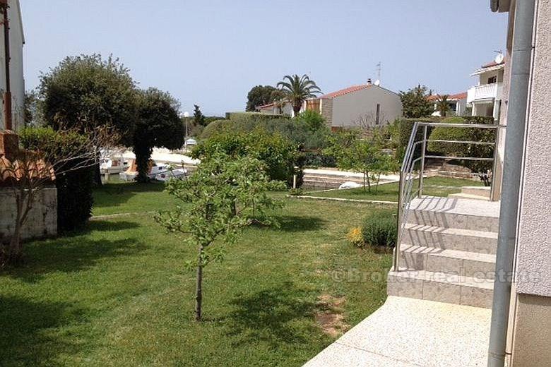 Nær Zadar - Hus med land ved sjøen