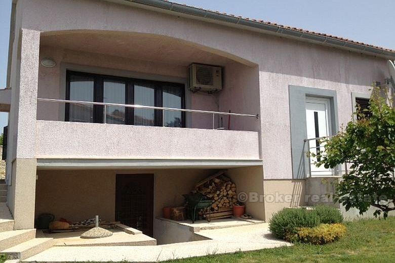 Nær Zadar - Hus med land ved sjøen