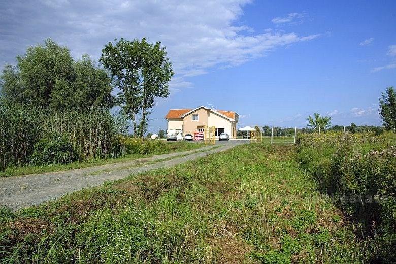 Près d'Osijek - Mini hôtel avec des écuries pour les chevaux et le pays de 46000m2