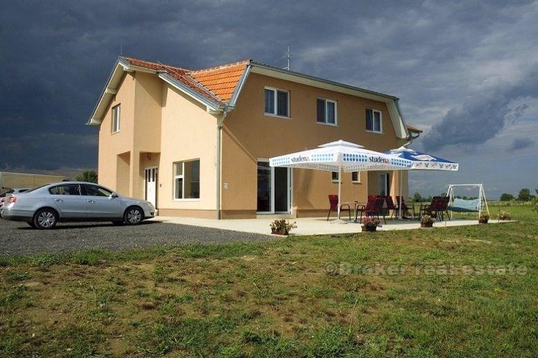 Blisko Osijek - Mini hotel ze stajnią dla koni i ziemi 46000m2