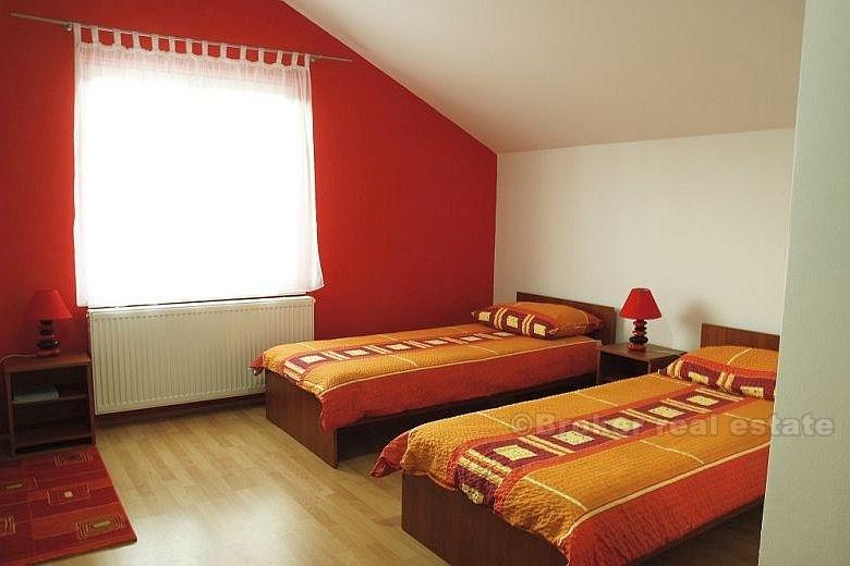 Près d'Osijek - Mini hôtel avec des écuries pour les chevaux et le pays de 46000m2