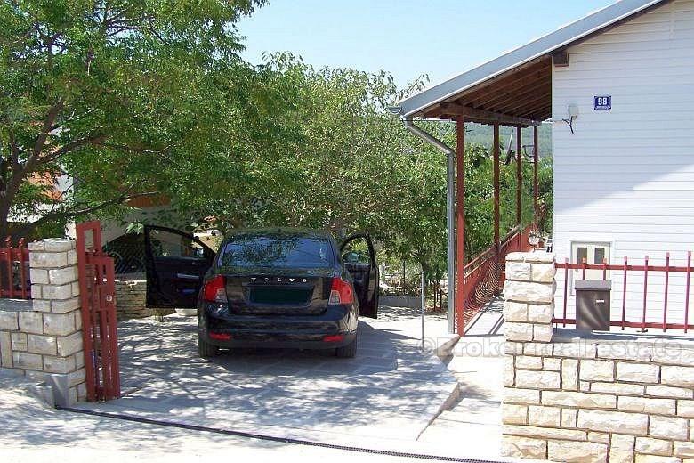 Blízko Zadar - Dom na 3 podlažiach s 2 spálňami