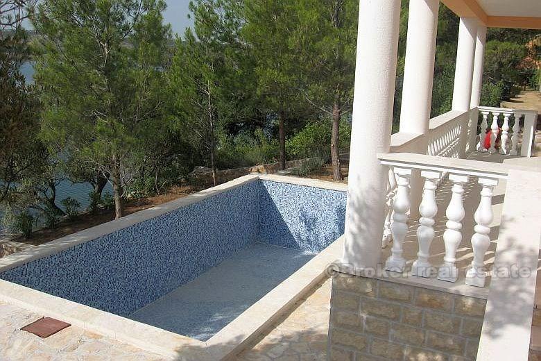 W pobliżu Zadar - Dom przy morzu z 3 mieszkań