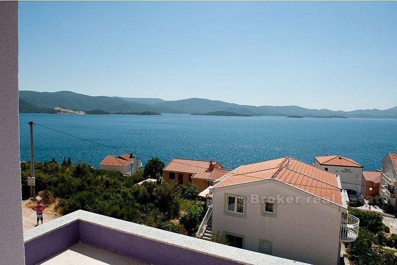 Vicino Ploce - Casa con vista mare su 3 piani