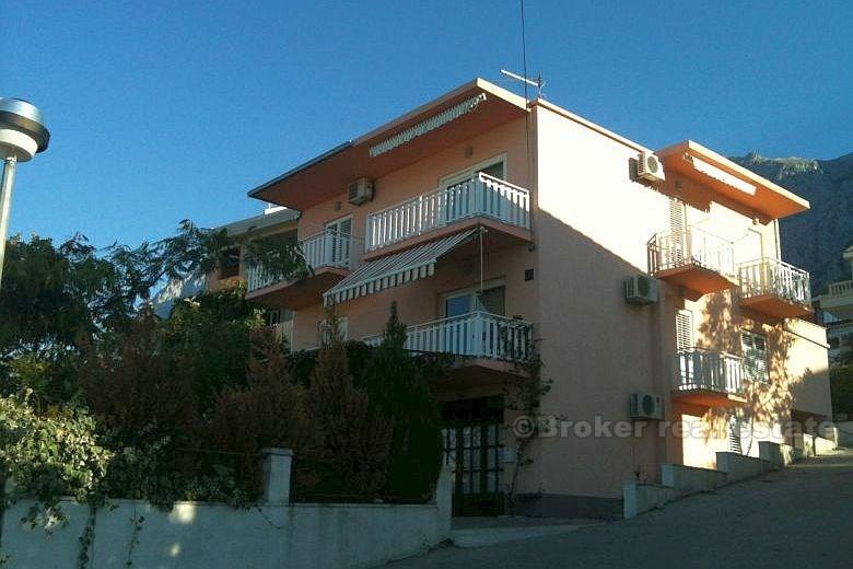 Makarska - Leilighet hus på 400 m2 med 300 m2 land