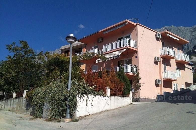 Makarska - Leilighet hus på 400 m2 med 300 m2 land