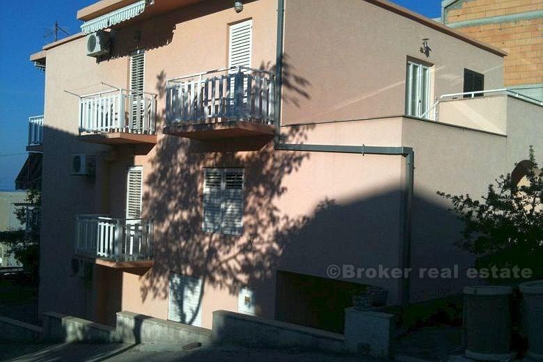 Makarska - Leilighet hus på 400 m2 med 300 m2 land