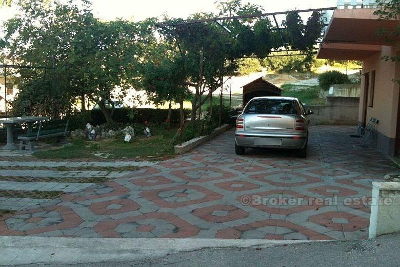 Makarska - Leilighet hus på 400 m2 med 300 m2 land