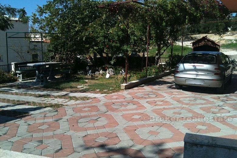 Makarska - Leilighet hus på 400 m2 med 300 m2 land