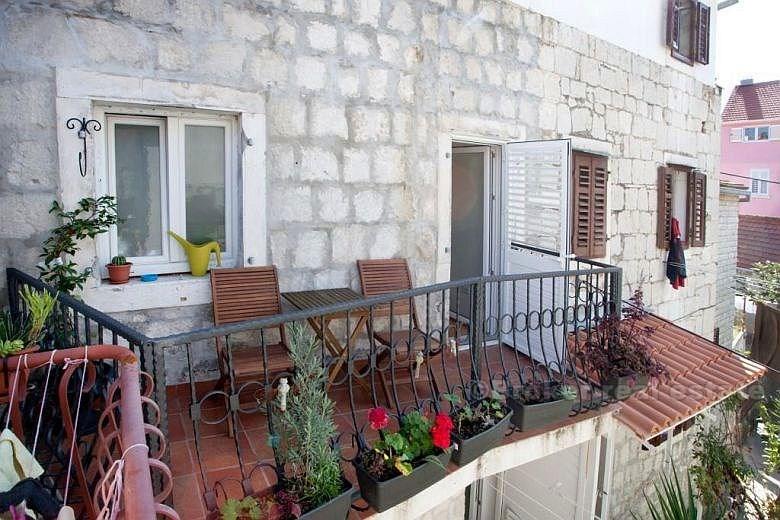 Split - maison en pierre rénovée de luxe sur 4 étages