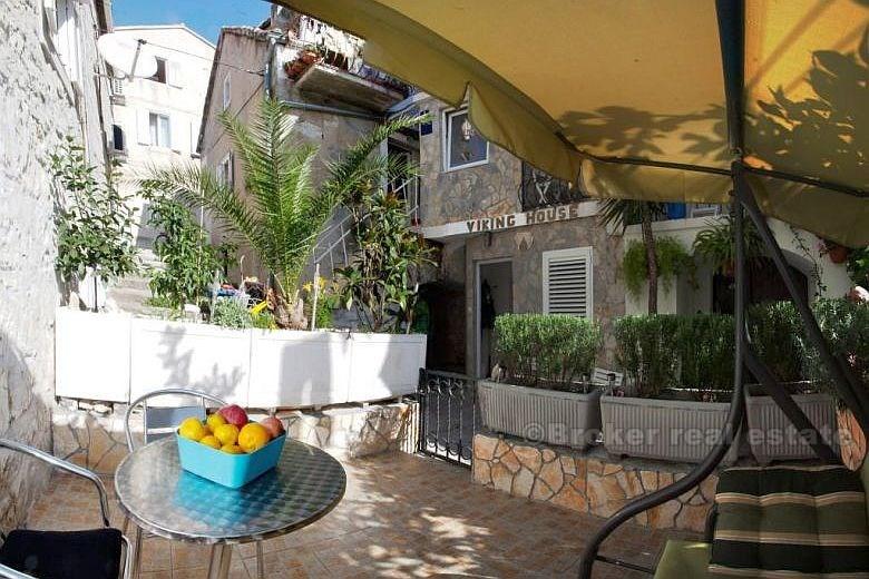 Split - maison en pierre rénovée de luxe sur 4 étages