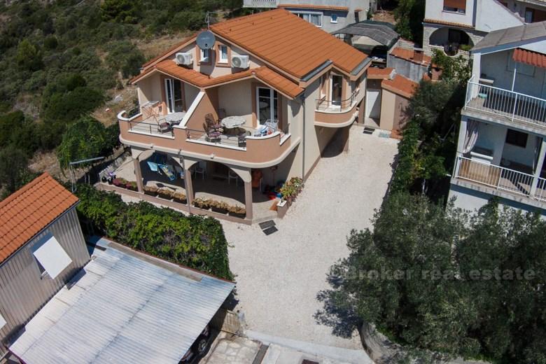 W pobliżu Rogoznica - Dom na 2 piętrach z widokiem na morze