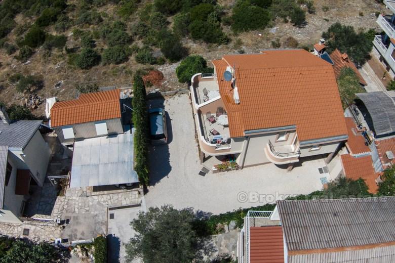 W pobliżu Rogoznica - Dom na 2 piętrach z widokiem na morze