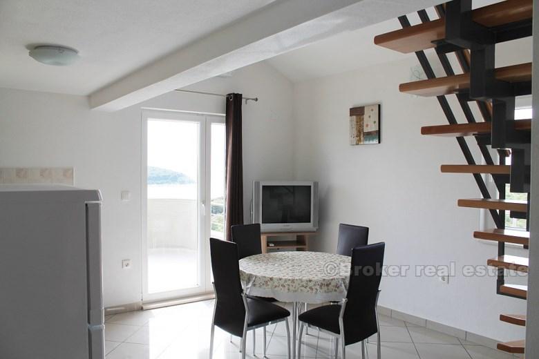 W pobliżu Rogoznica - Dom na 2 piętrach z widokiem na morze