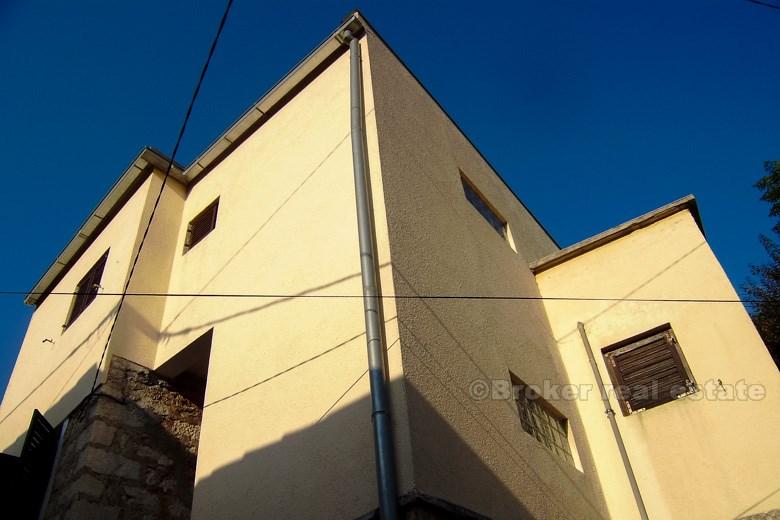 Otok Hvar - dva apartmana u obnovljenoj kamenoj kući