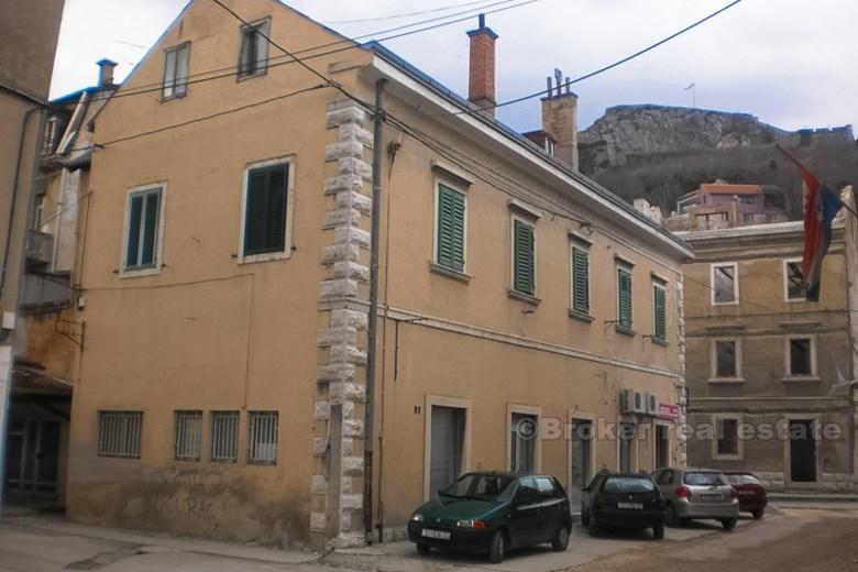 Knin - Duży dom na 500 m2 w centrum