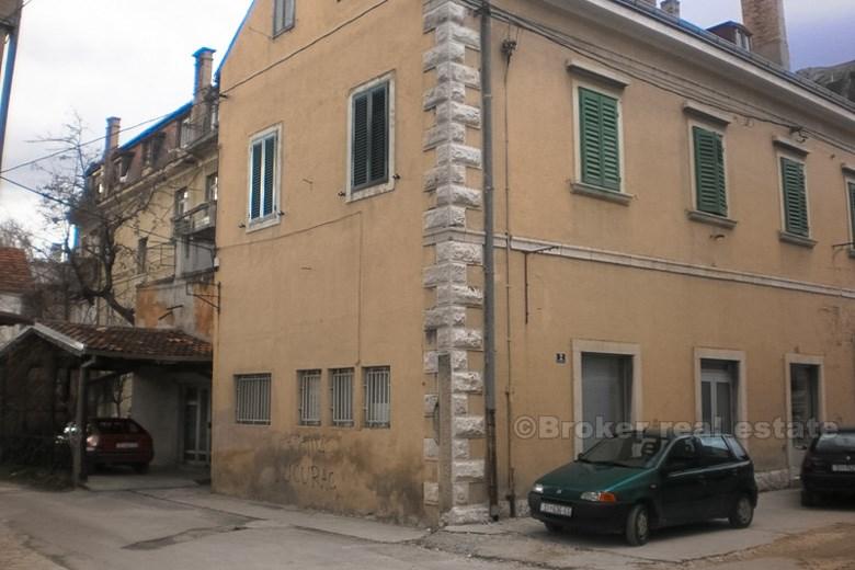 Knin - Duży dom na 500 m2 w centrum