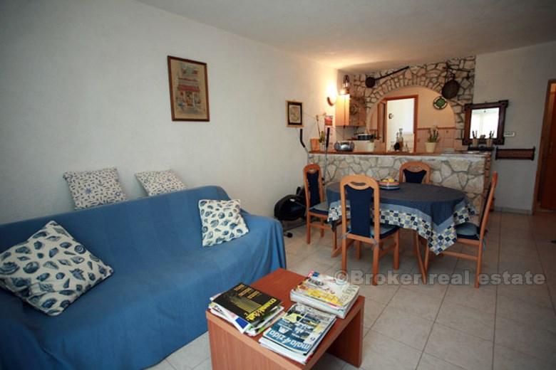 Otok Brač - dva apartmana s pogledom na more