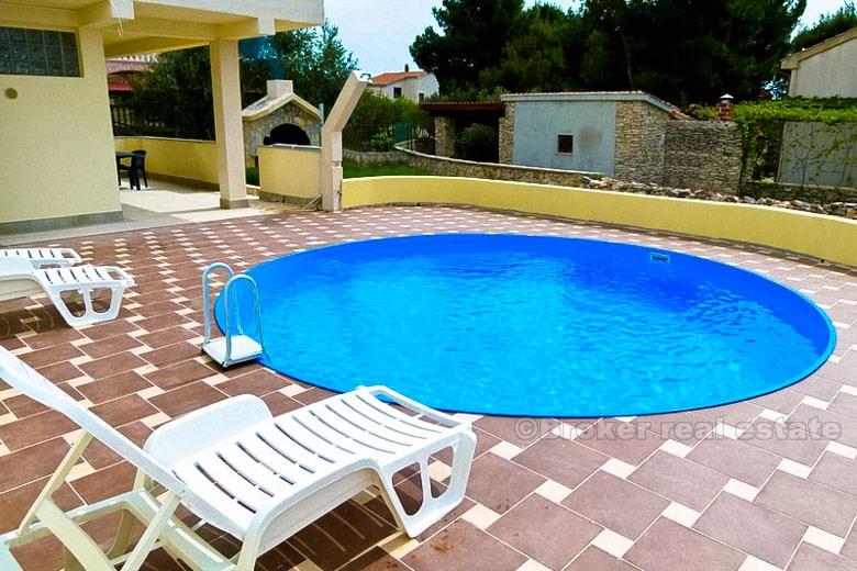 nedaleko Šibeniku - 6-pokojový dům