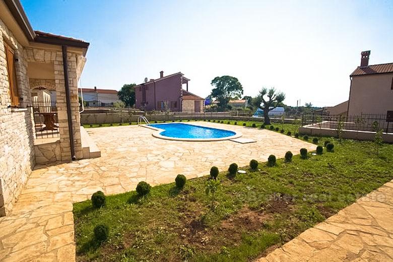 près de Pula - Villa neuve avec piscine