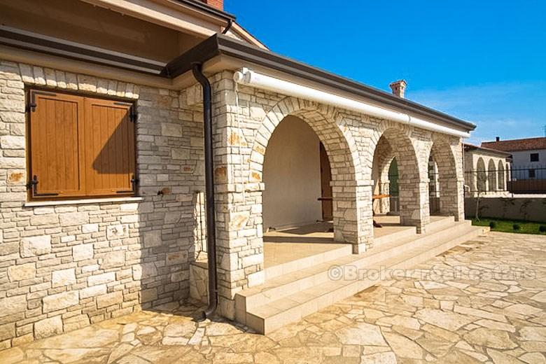 vicino a Pula - Nuova villa con piscina