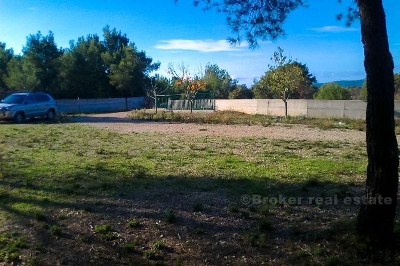 Isola di Brac - Terreno con 2 case