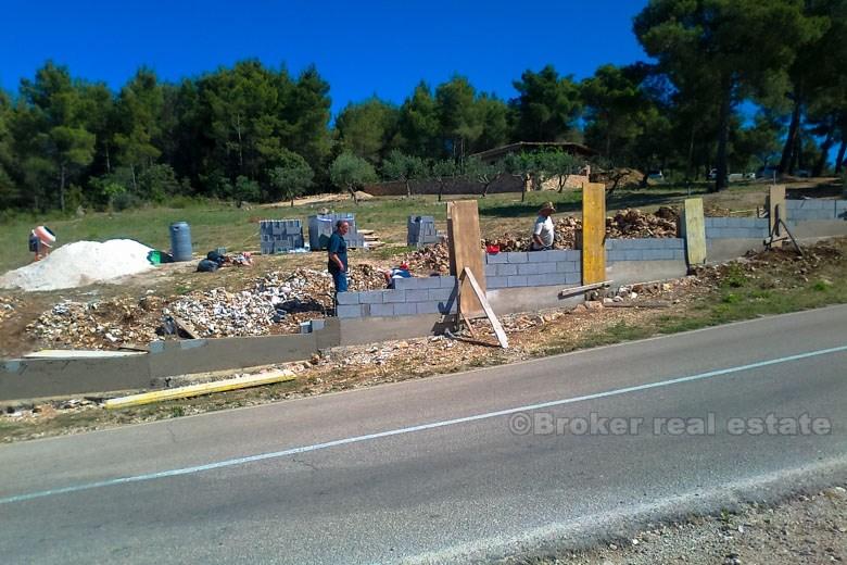 Isola di Brac - Terreno con 2 case