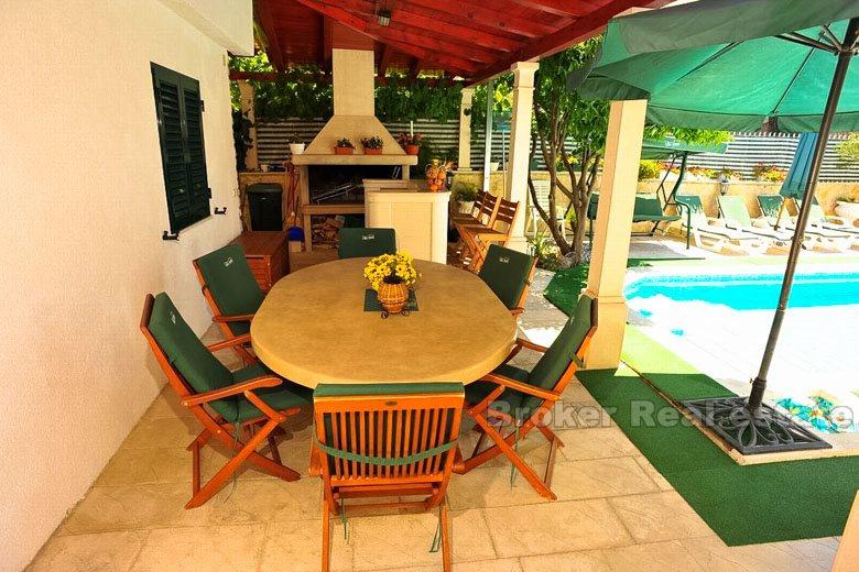 Île de Brac - Maison de 9 appartements