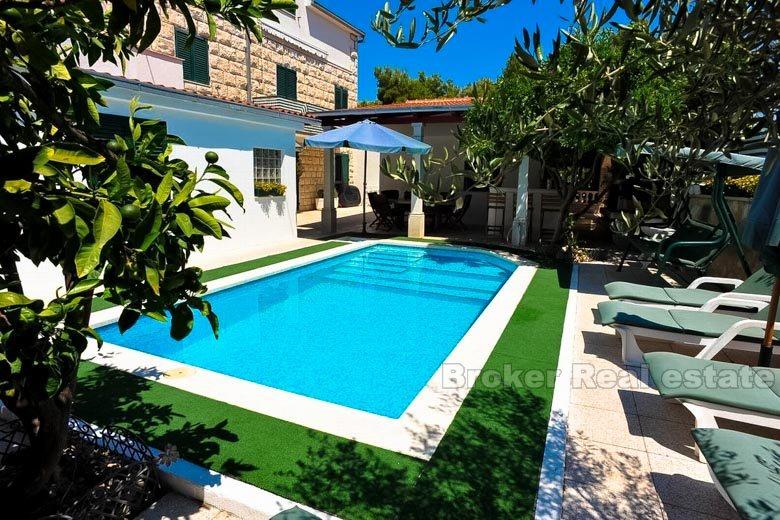 Wyspa Brac - Dom z 9 mieszkań