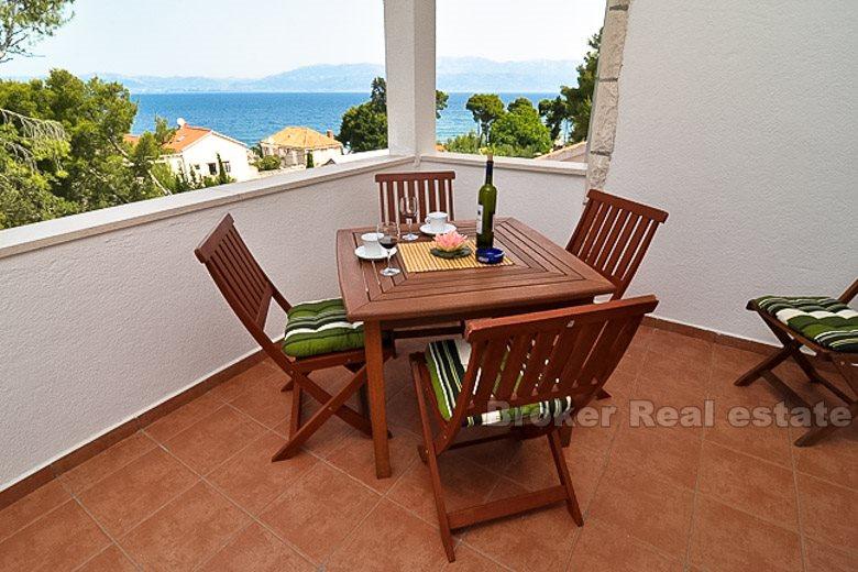 Île de Brac - Maison de 9 appartements