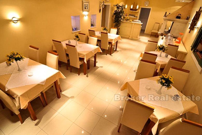 Wyspa Brac - Dom z 9 mieszkań