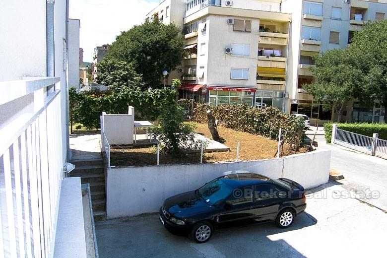Split - 2 apartments and business premises