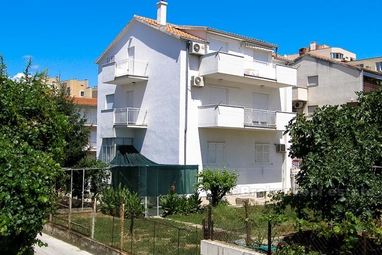Split - 2 apartments and business premises