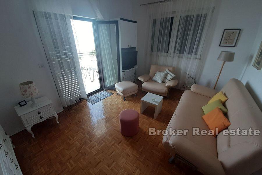 W pobliżu Omis - Dom z ziemi i morza