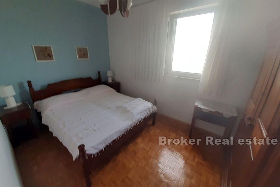 W pobliżu Omis - Dom z ziemi i morza