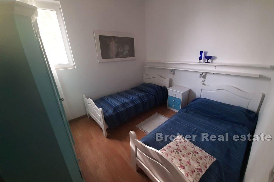 W pobliżu Omis - Dom z ziemi i morza