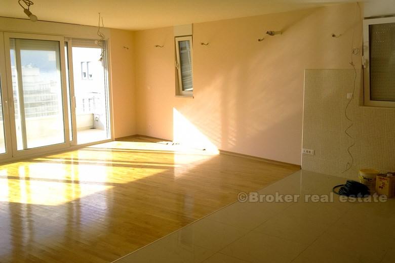 Split - Wohnung im 2. Stock mit seitlichem Blick auf das Meer